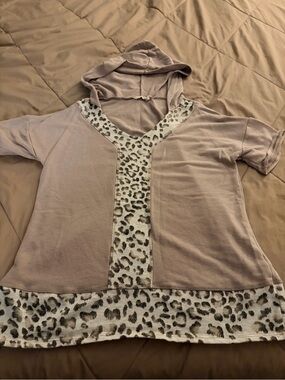 Women's Taupe Short-Sleeve Hoodie with Leopard Trim